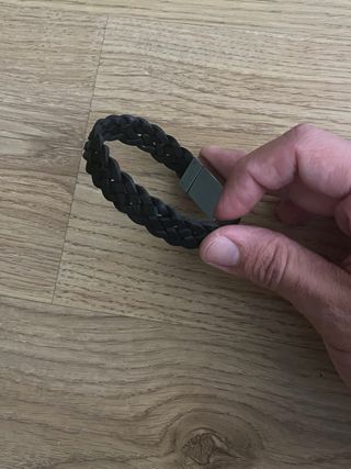 Pulsera Lotus trenzada negra y plateada