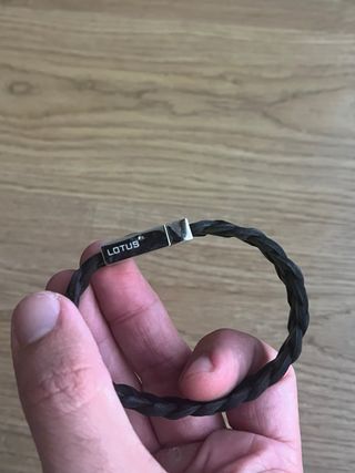 Pulsera Lotus trenzada negra y plateada