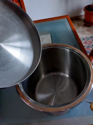 Pentola in acciaio inox.