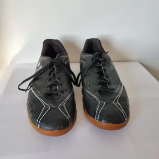 Zapatillas Fútbol Sala Negras y Plateadas