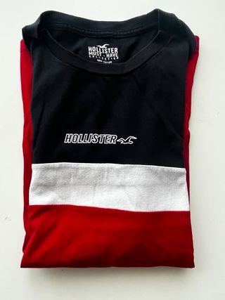 Camiseta Hollister Talla M Negra, Blanca y Roja