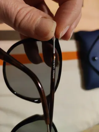 Gafas de sol negras y marrones