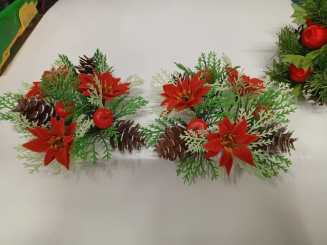 Porta-velas de Natal com Flores Vermelhas e Piñas