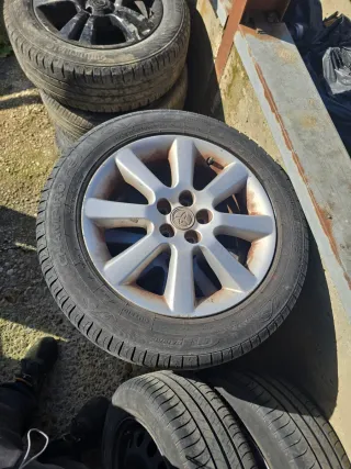 Llantas Toyota 205/55 R16