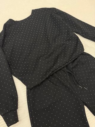 Conjunto deportivo con brillos