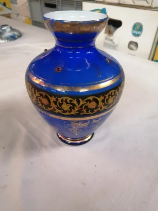 Vaso decorato blu e oro