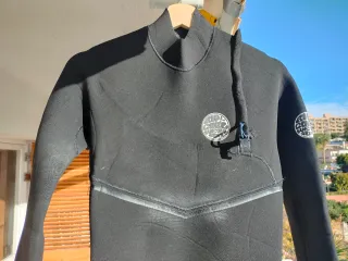 RipCurl eBomb Pro 4/3 M sin cremallera