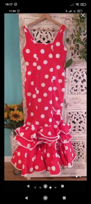 Traje de flamenca rojo y blanco. Rojo y negro