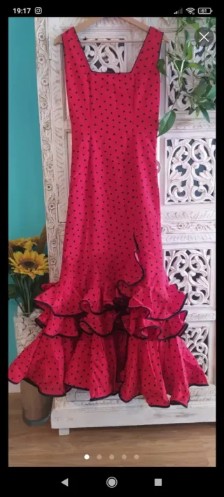 Traje de flamenca rojo y blanco. Rojo y negro