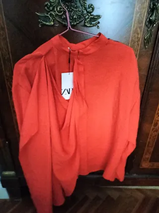 Elegante blusa Zara roja talla M