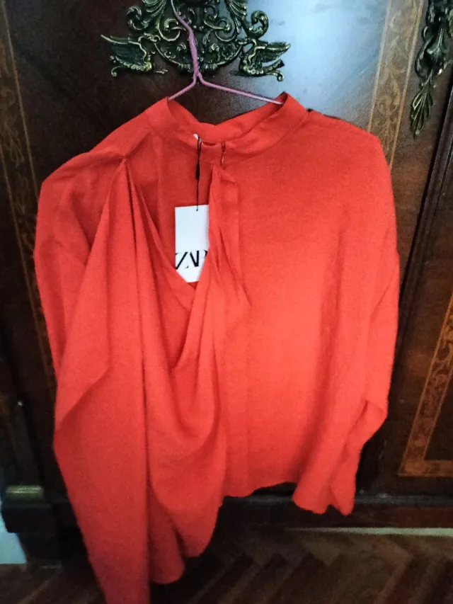 Elegante blusa Zara roja talla M