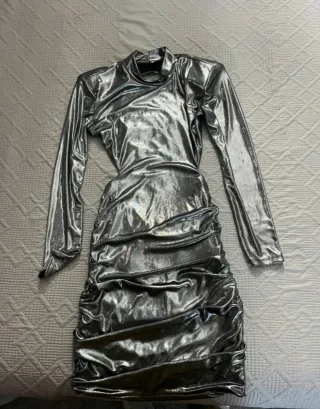 Vestido fiesta plateado brillante