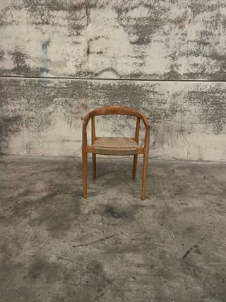 Sedia impilabile da esterno Ydalia in teak massello con finitura naturale e corda beige