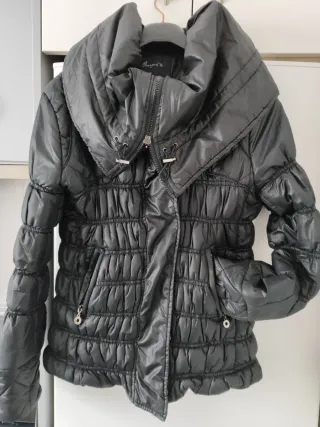 Cazadora cuello alto entallada