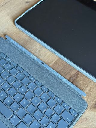 Funda Logitech iPad 12.9 con Teclado