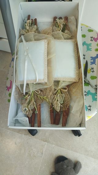 Porta anillos y arras de boda