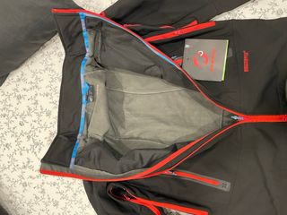 Chaqueta Mammut Negra y Roja NUEVA