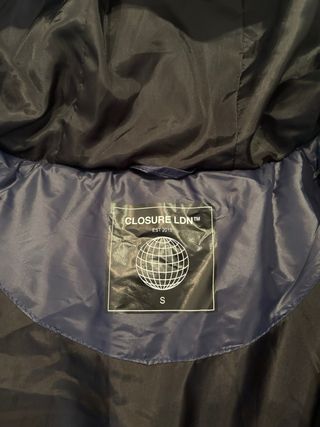 Plumífero azul Closure London