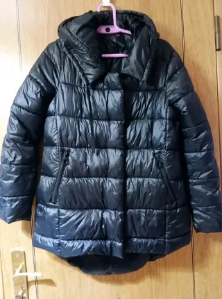 Plumífero mujer negro con capucha