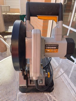Cortadora de metal Peugeot