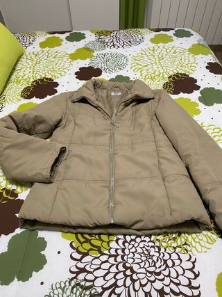 Abrigo corto mujer beige