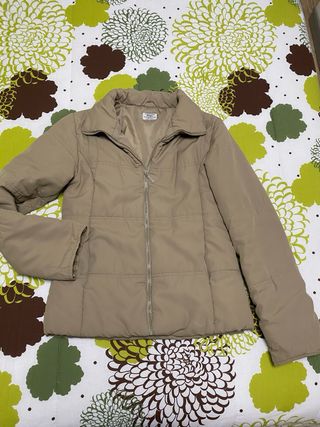 Abrigo corto mujer beige