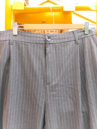 Pantalón Zara pierna ancha gris