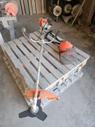 Desbrozadora de gasolina con protector