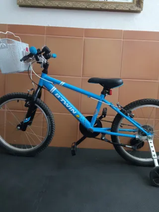 Bicicleta infantil azul B'Twin