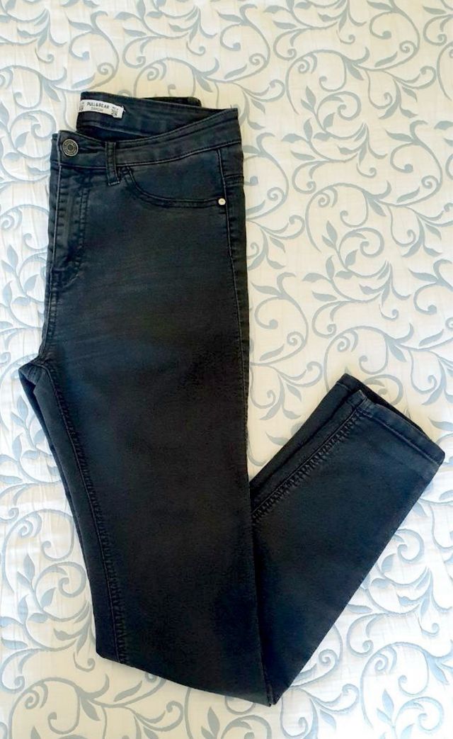 Vaquero pitillo negro + blusa Vichy - talla M