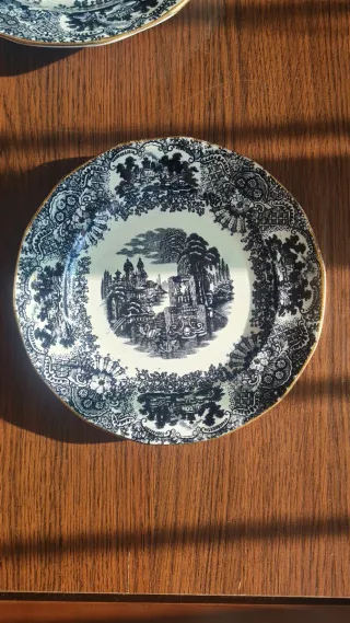 Tres Platos de La Cartuja de Sevilla Pickman