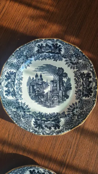 Tres Platos de La Cartuja de Sevilla Pickman