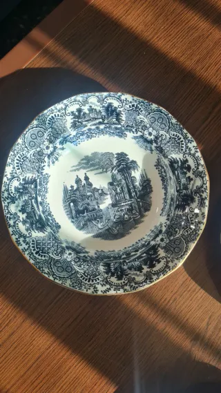 Tres Platos de La Cartuja de Sevilla Pickman