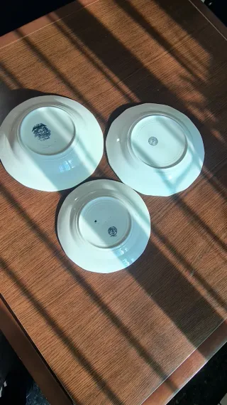 Tres Platos de La Cartuja de Sevilla Pickman