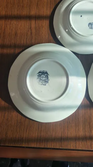 Tres Platos de La Cartuja de Sevilla Pickman