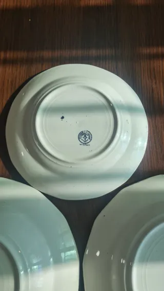 Tres Platos de La Cartuja de Sevilla Pickman