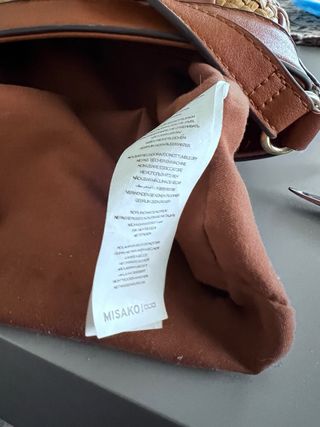 Bolso con correa marrón