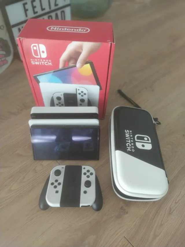Nintendo Switch OLED Blanca y Negra