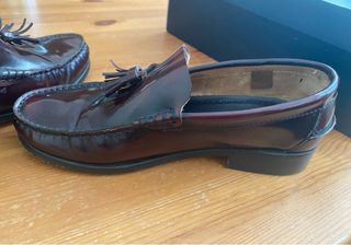 Mocasines Benavente borlas burdeos