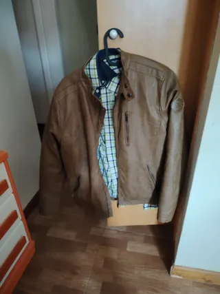 Chaqueta de cuero regalo camisa de cuadros