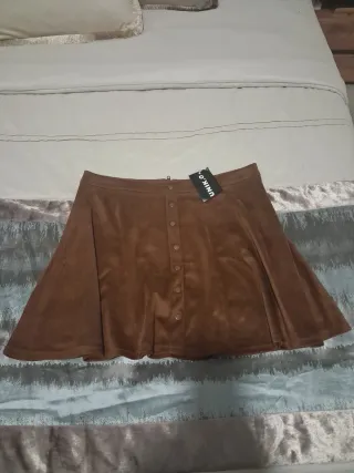 Falda marrón de ante con botones