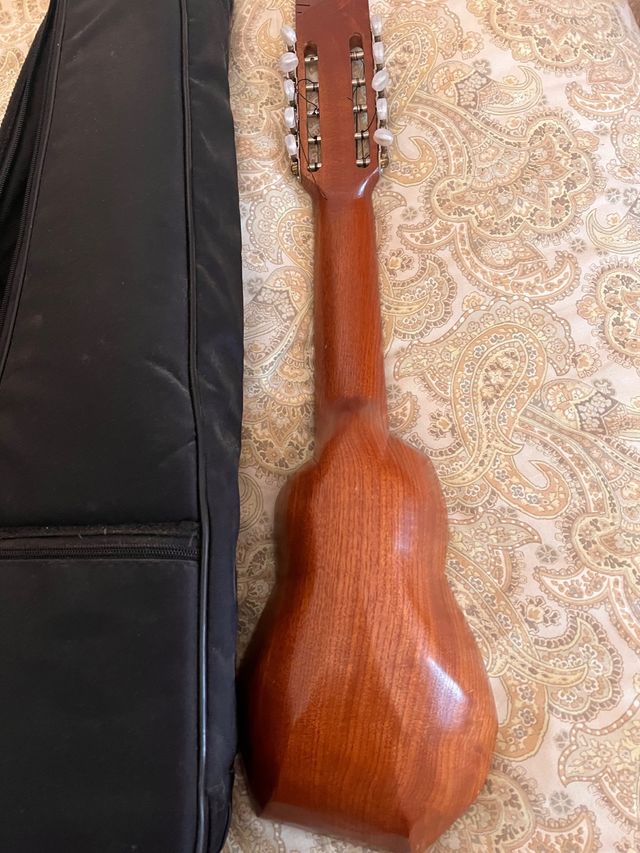 Charango Jorge Espinosa con custodia