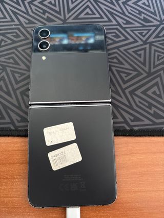 Samsung Galaxy Z Flip 4
