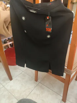 Falda negra con botones.nueva con etiqueta