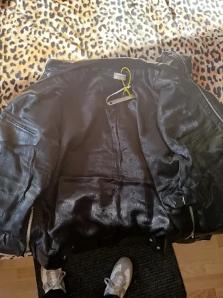 Cazadora Cuero Negra Arnodefrance