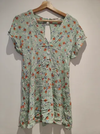 Vestido verde flores Pull and Bear XS