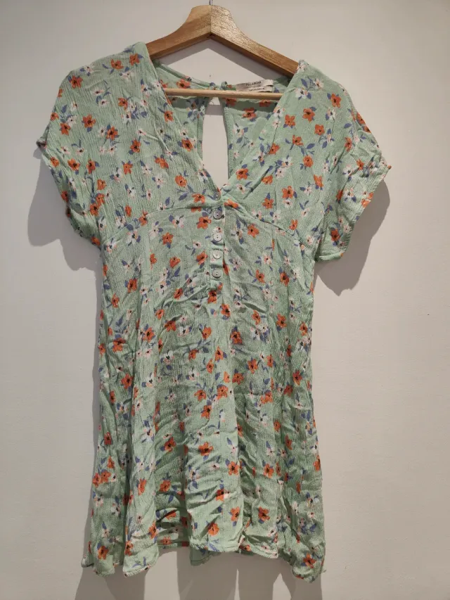 Vestido verde flores Pull and Bear XS