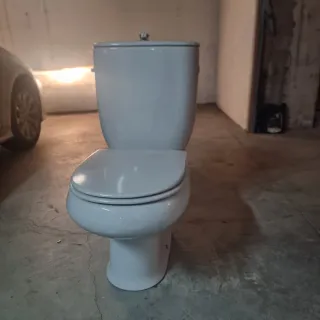 Taza de baño y bidé porcelana gris.