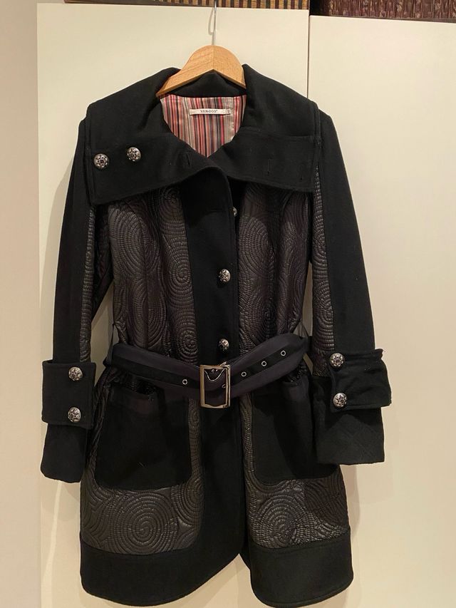 Abrigo Van Dos Negro