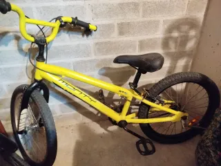 Bicicleta BMX Monty Amarilla